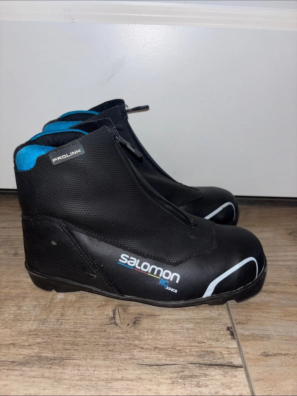 Salomon Nordic Ski Boots in Black with Blue Lining Size 2.5